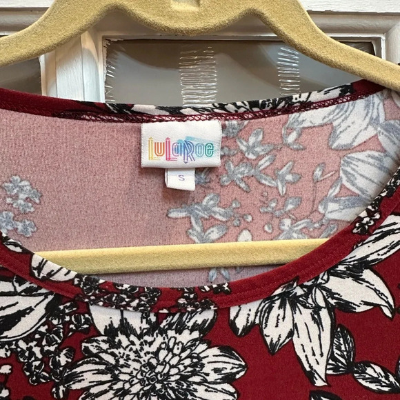 LuLaRoe Irma Red Black Floral Oversized High Low Tunic Top Size Small S - Med - Picture 7 of 9